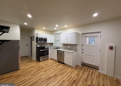 121 21 Street N - Photo 1