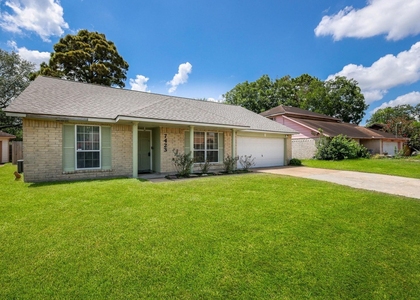 7423 Towerview Ln - Photo 1