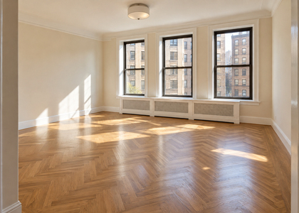 320 East 46th Street - Photo 1