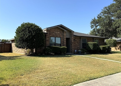 1762 Glencairn Lane - Photo 1