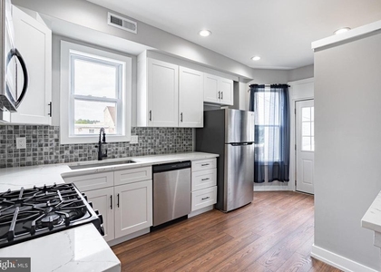 168 Green Lane - Photo 1