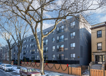 5411 N Winthrop Avenue - Photo 1