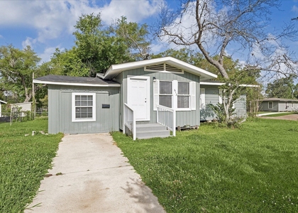 613 Winding Way Street - Photo 1