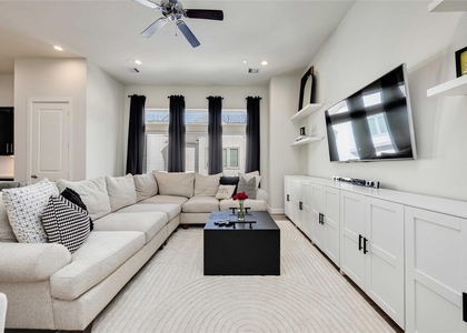 108 Knightsbridge Park Lane - Photo 1