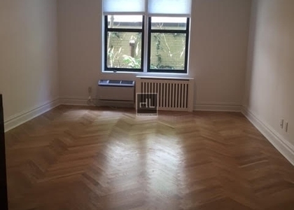 West 16 Street - Photo 1