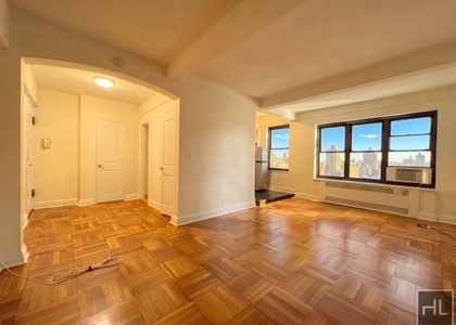 East 56 Street - Photo 1