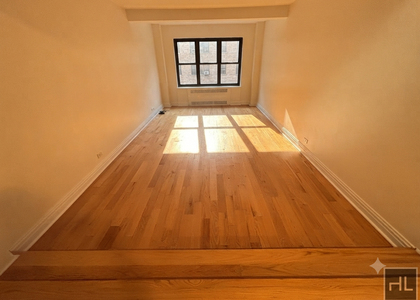 East 56 Street - Photo 1