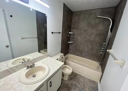 574 Sw Duval Avenue - Photo 1