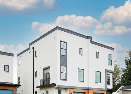 1300 E 10th Street - Photo 1