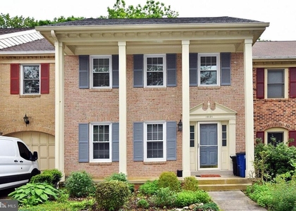 10121 Crestberry Place - Photo 1