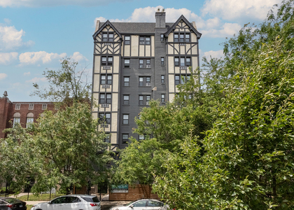5718 N Winthrop Avenue - Photo 1