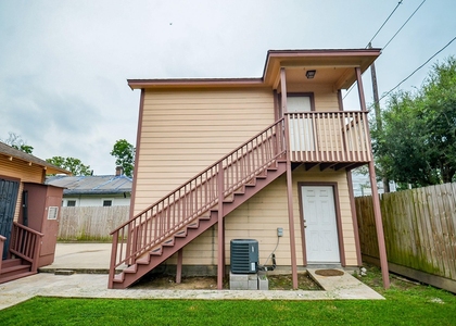 303 Vincent Street - Photo 1