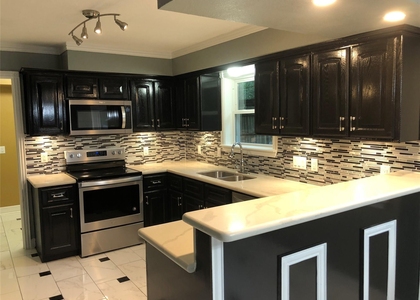 2606 N Woodloch Street - Photo 1
