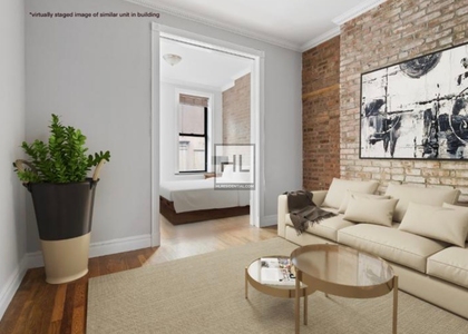 Mott Street - Photo 1