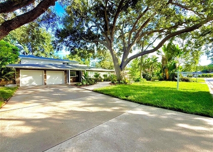 1557 Robinson Drive N - Photo 1