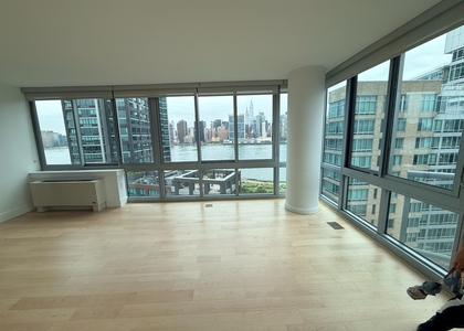 Center Boulevard - Photo 1