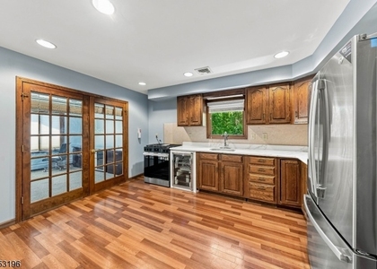32 Commerce Dr - Photo 1