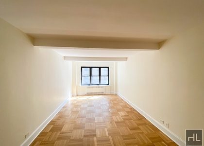 East 56 Street - Photo 1