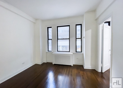 East 46 Street - Photo 1