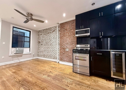 West 52 Street - Photo 1