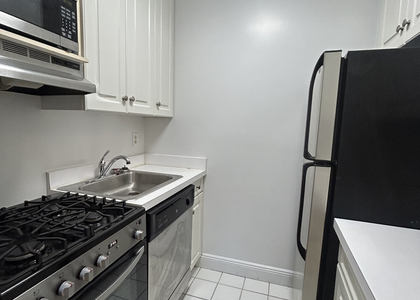  East 24th Street - Photo 1