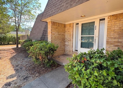 2205 Bowling Green Street - Photo 1