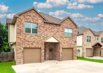 440 Pecan Hollow - Photo 1