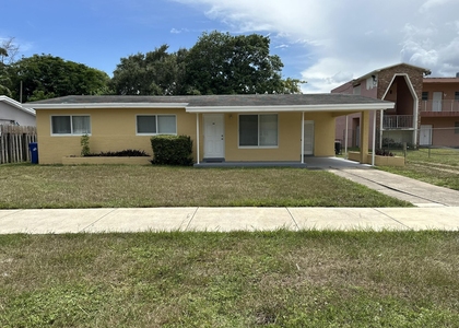 1316 Nw 15th Place Nw - Photo 1