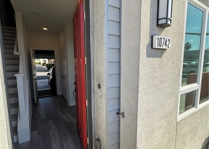 10742 Paramount - Photo 1