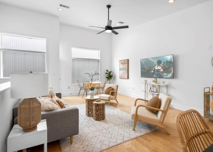 1702 S Lamar Blvd - Photo 1
