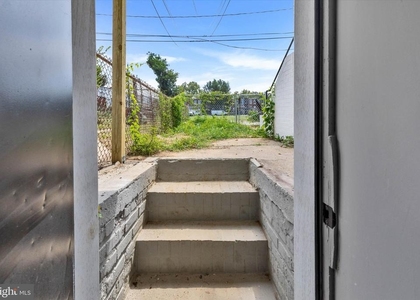 3015 Spaulding Avenue - Photo 1