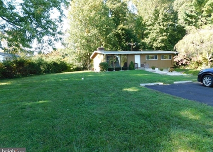 1242 S Governors Avenue - Photo 1