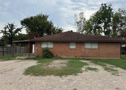 821 Cloverleaf Street - Photo 1