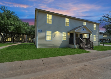 500 W Pitts Avenue - Photo 1