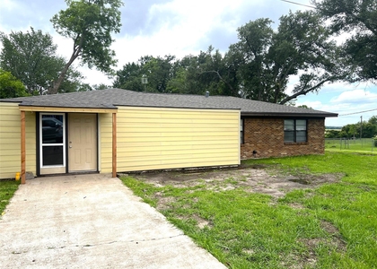 377 State Highway 75 N - Photo 1