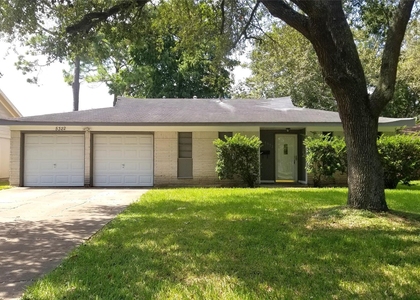 5322 Royal Oak Drive - Photo 1