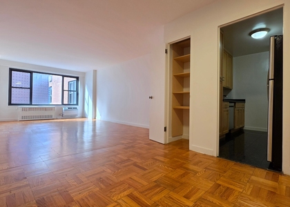 Fourth Avenue - Photo 1