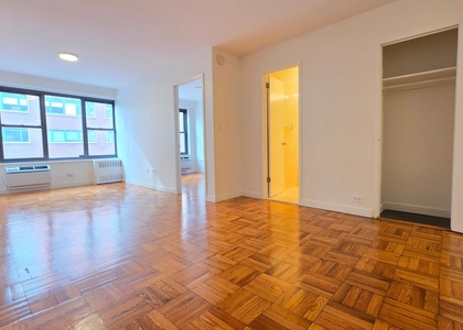 Fourth Avenue - Photo 1