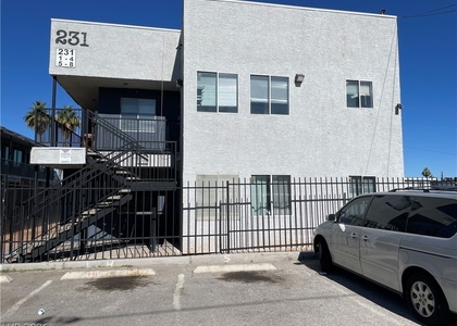 231 W Philadelphia Avenue - Photo 1