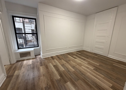 1427 York Avenue - Photo 1