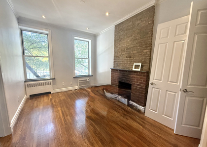 564 Hudson Street - Photo 1