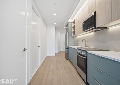 Bedford Avenue - Photo 1