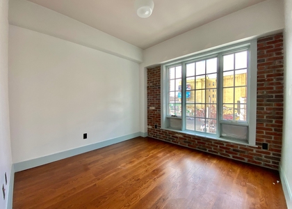 31 Brooklyn Ave - Photo 1