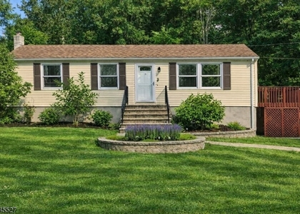 25 Essex Rd - Photo 1