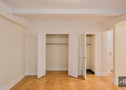 East 68 Street - Photo 1