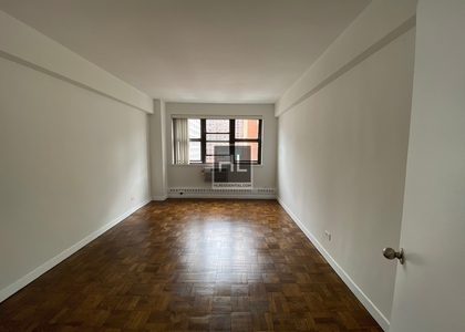 East 69 Street - Photo 1