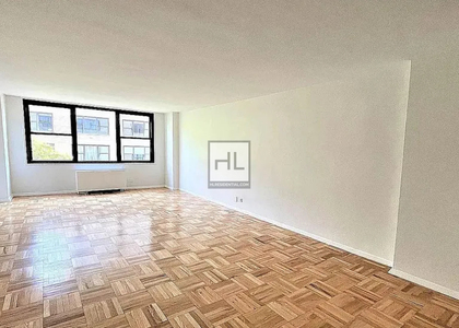 East 49 Street - Photo 1