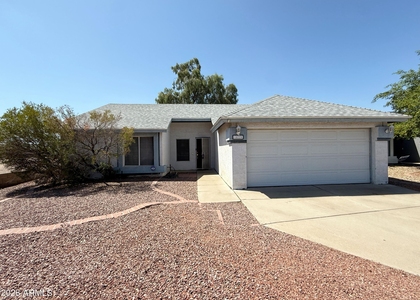 10225 W Windsor Boulevard - Photo 1