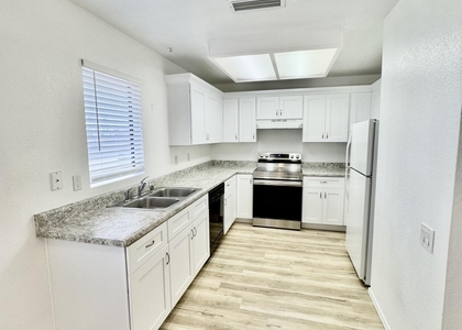 2035 S Elm Street - Photo 1