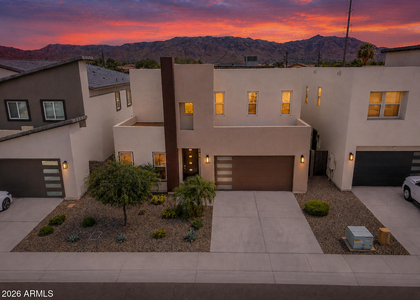 2319 W Darrow Street - Photo 1